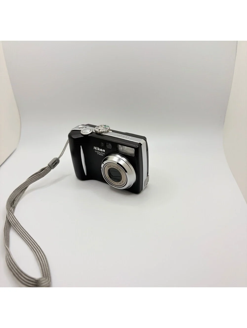 Nikon Coolpix E7900 Digital Camera Black Untested Parts Repair No Charger C125